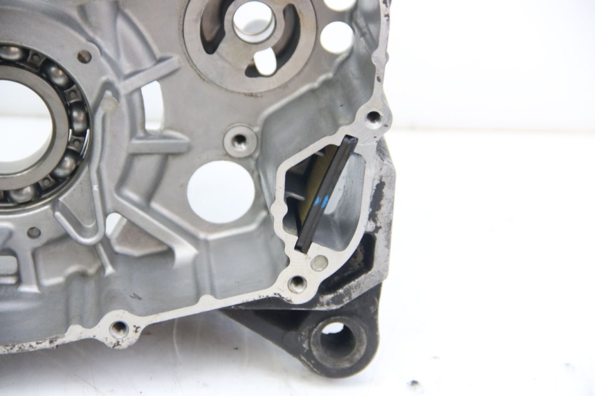 photo de CARTER INFERIOR DO MOTOR SUZUKI SIXTEEN 125 (2008 - 2010) - Ampliação técnica