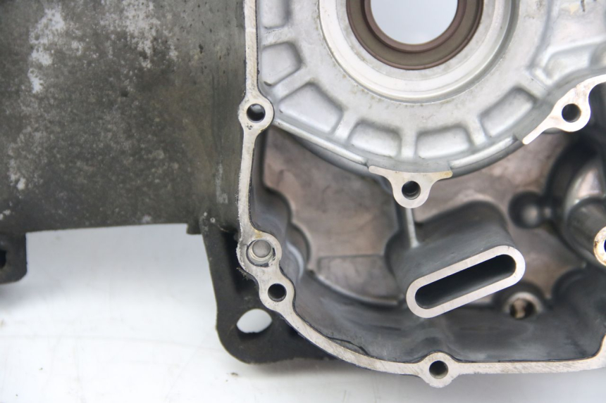 photo de CARTER INFERIOR DO MOTOR SUZUKI SIXTEEN 125 (2008 - 2010) - Outro ângulo de visão