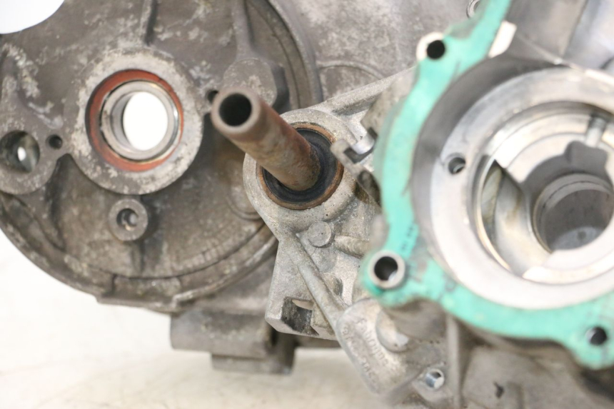 photo de CARTER INFERIOR DO MOTOR PEUGEOT SPEEDFIGHT LC 50 (1996 - 2002) - Vista de perfil