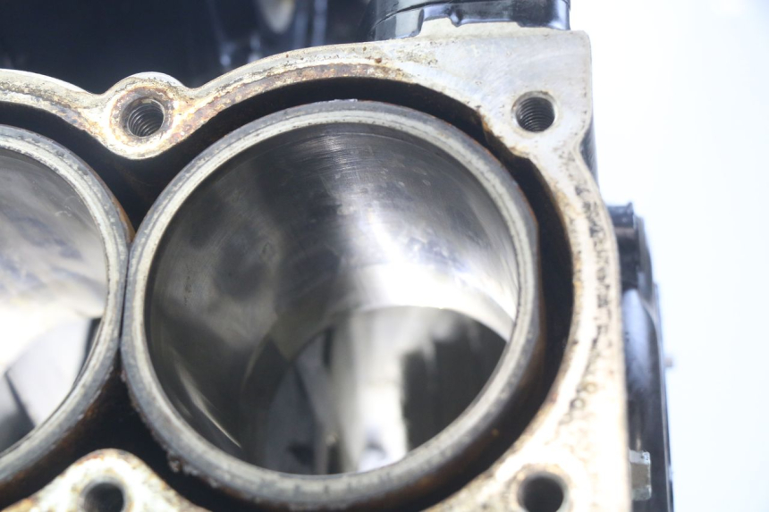 photo de CARTER INFERIOR DO MOTOR TRIUMPH SPRINT ST 955 (1999 - 2001) - Inspeção visual