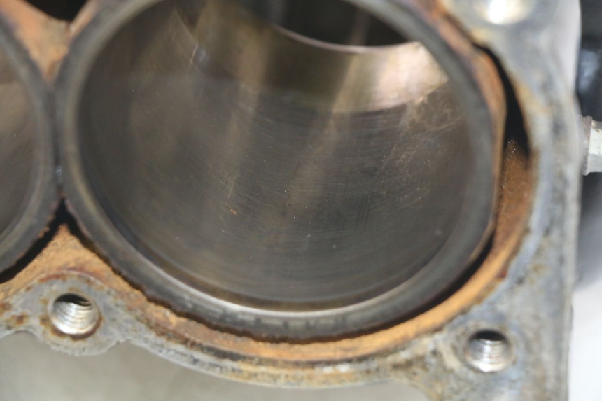photo de CARTER INFERIOR DO MOTOR TRIUMPH SPRINT ST 955 (1999 - 2001) - Ângulo alternativo