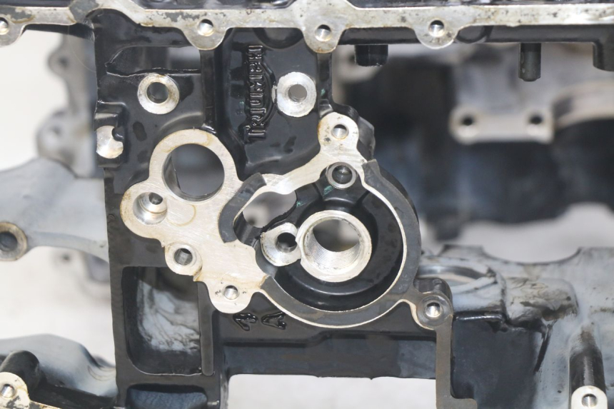 photo de CARTER INFERIOR DO MOTOR TRIUMPH SPRINT ST 955 (1999 - 2001) - Outro ângulo de visão