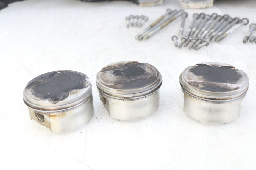 photo de CARTER INFERIOR DO MOTOR TRIUMPH SPRINT ST 955 (1999 - 2001) - Detalhes característicos