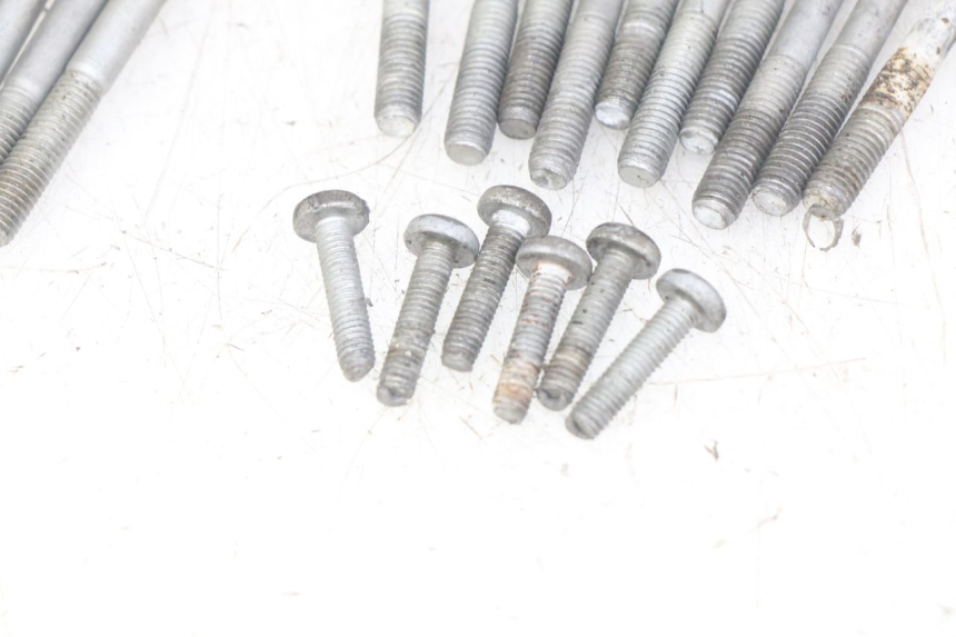 photo de CARTER INFERIOR DO MOTOR TRIUMPH SPRINT ST 955 (1999 - 2001) - Inspeção visual