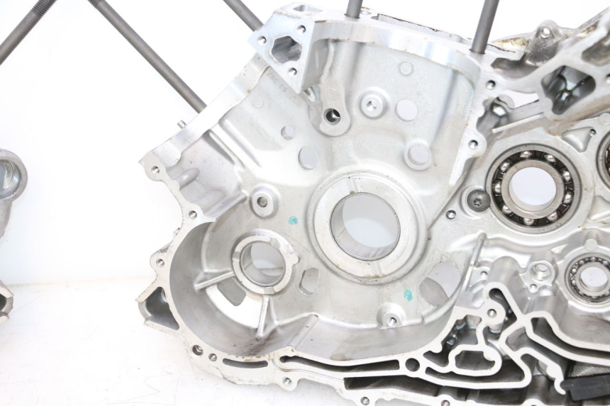photo de CARCAÇA INFERIOR DO MOTOR CAN-AM SPYDER RS 1000 (2008 - 2012) - Pontos de fixação
