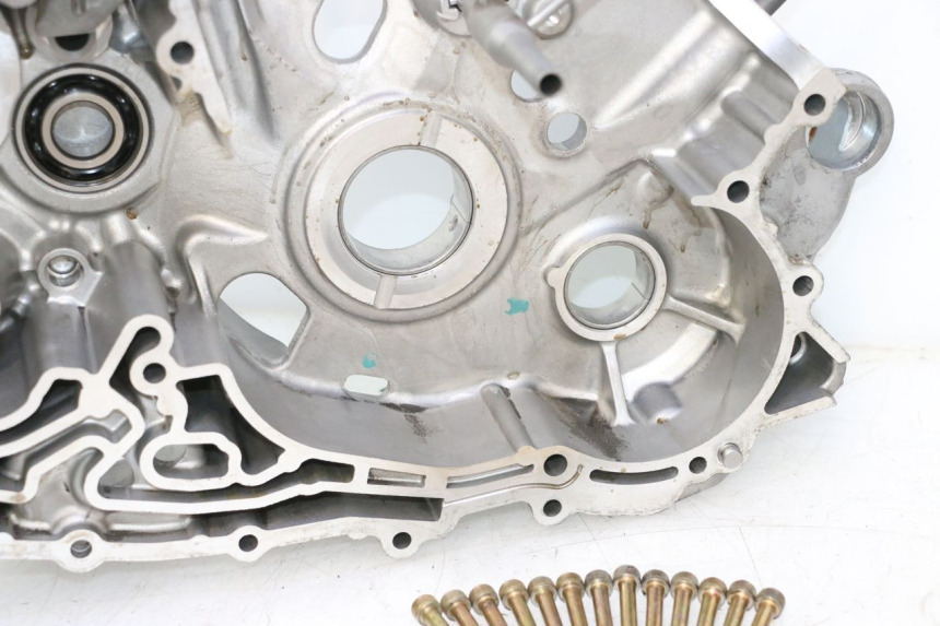 photo de CARCAÇA INFERIOR DO MOTOR CAN-AM SPYDER RS 1000 (2008 - 2012) - Estado da superfície