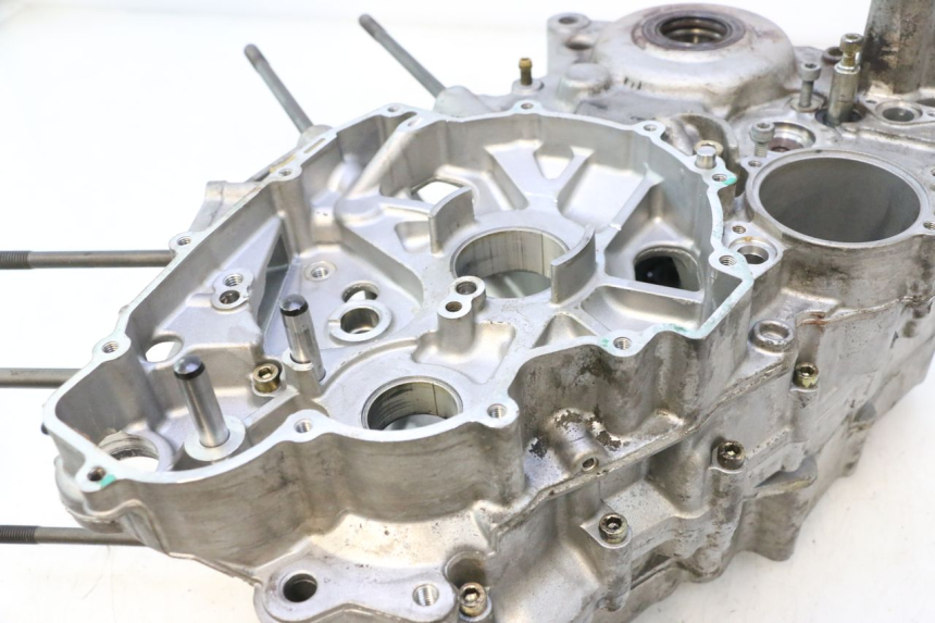 photo de CARCAÇA INFERIOR DO MOTOR CAN-AM SPYDER RS 1000 (2008 - 2012) - Outro ângulo de visão