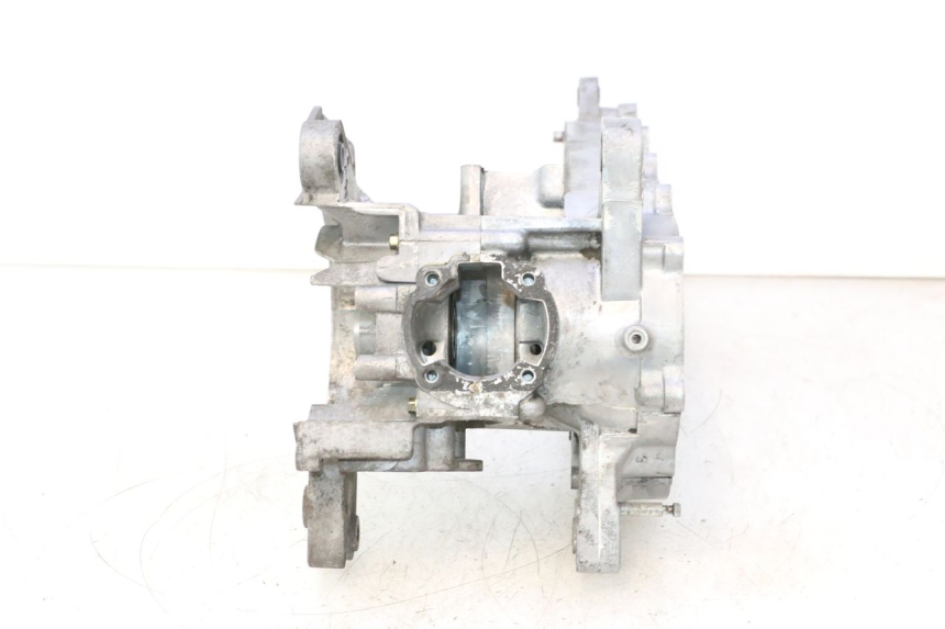photo de CARCAÇA INFERIOR DO MOTOR KYMCO SUPER 8 2T 50 (2007 - 2013) - Detalhes característicos