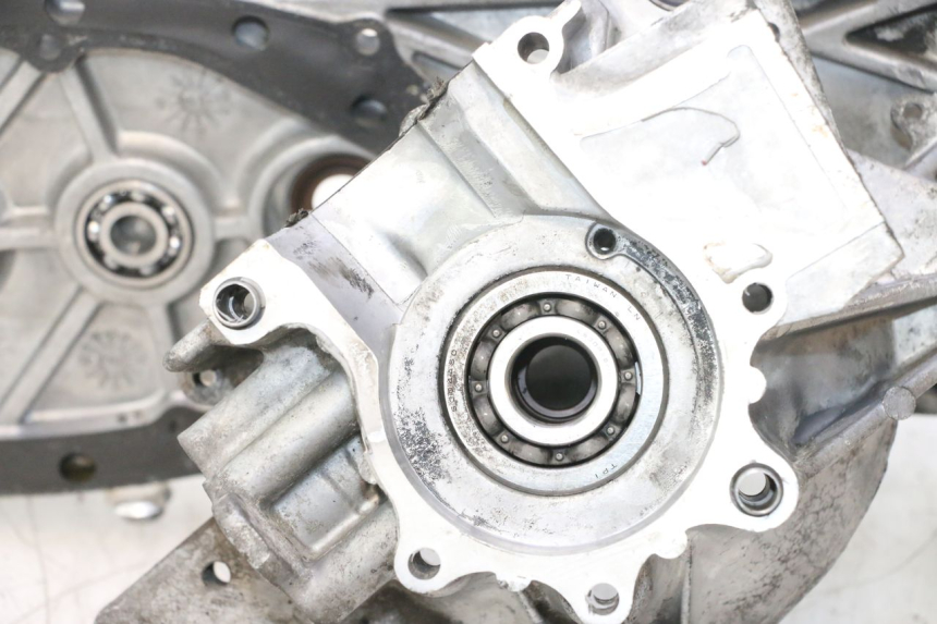 photo de CARCAÇA INFERIOR DO MOTOR KYMCO SUPER 8 2T 50 (2007 - 2013) - Zoom do estado de desgaste