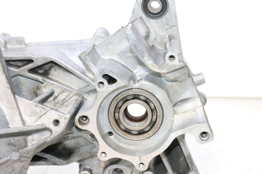 photo de CARCAÇA INFERIOR DO MOTOR KYMCO SUPER 8 2T 50 (2007 - 2013) - Outro ângulo de visão