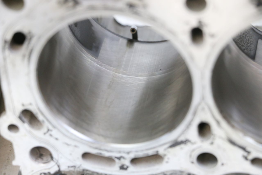 photo de CARTER INFERIOR DO MOTOR SUZUKI GSR 750 (2011 - 2017) - Inspeção visual