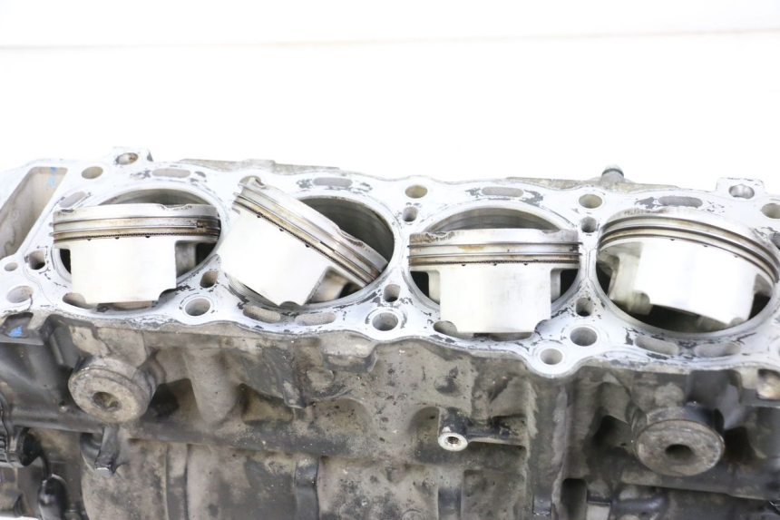 photo de CARTER INFERIOR DO MOTOR SUZUKI GSR 750 (2011 - 2017) - Ângulo alternativo