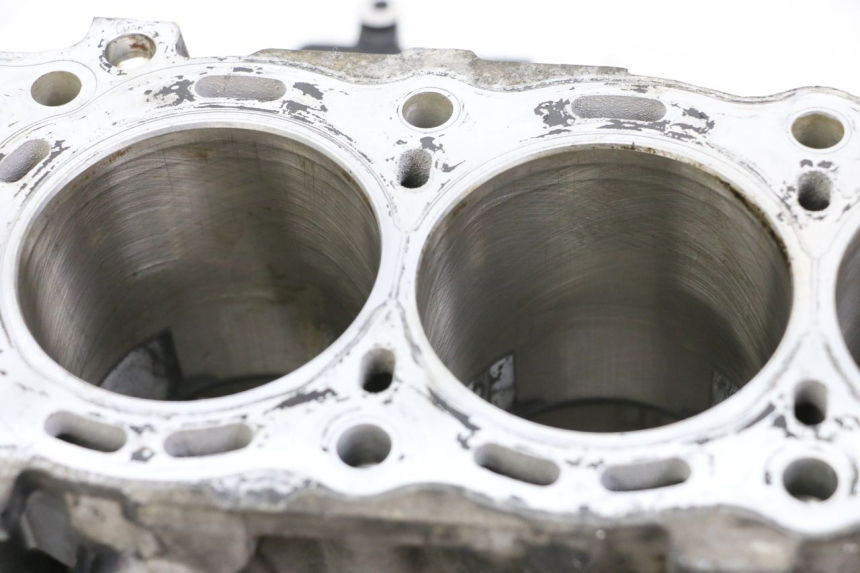 photo de CARTER INFERIOR DO MOTOR SUZUKI GSR 750 (2011 - 2017) - Vista de perfil