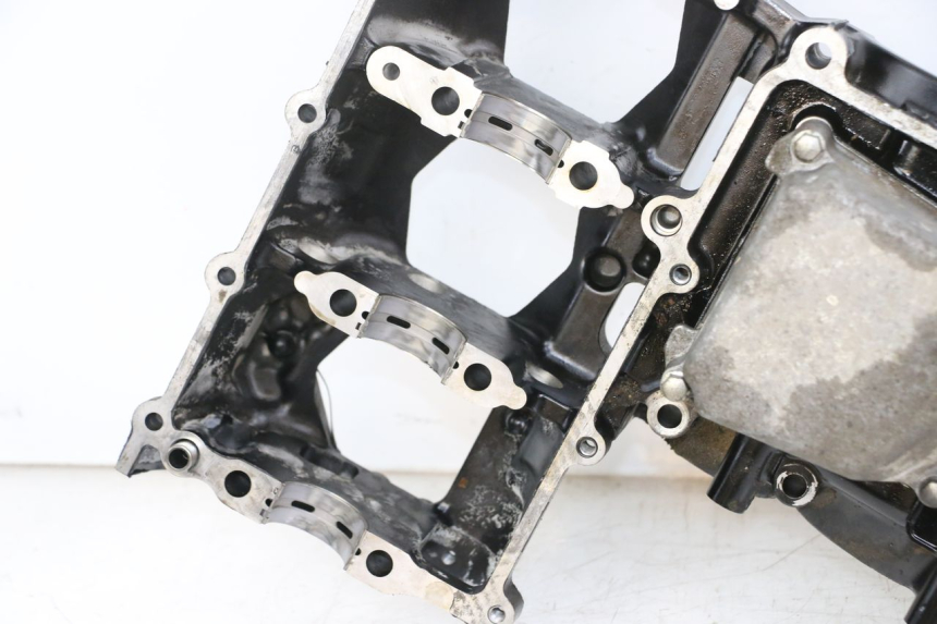 photo de CARTER INFERIOR DO MOTOR SUZUKI GSR 750 (2011 - 2017) - Zoom do estado de desgaste