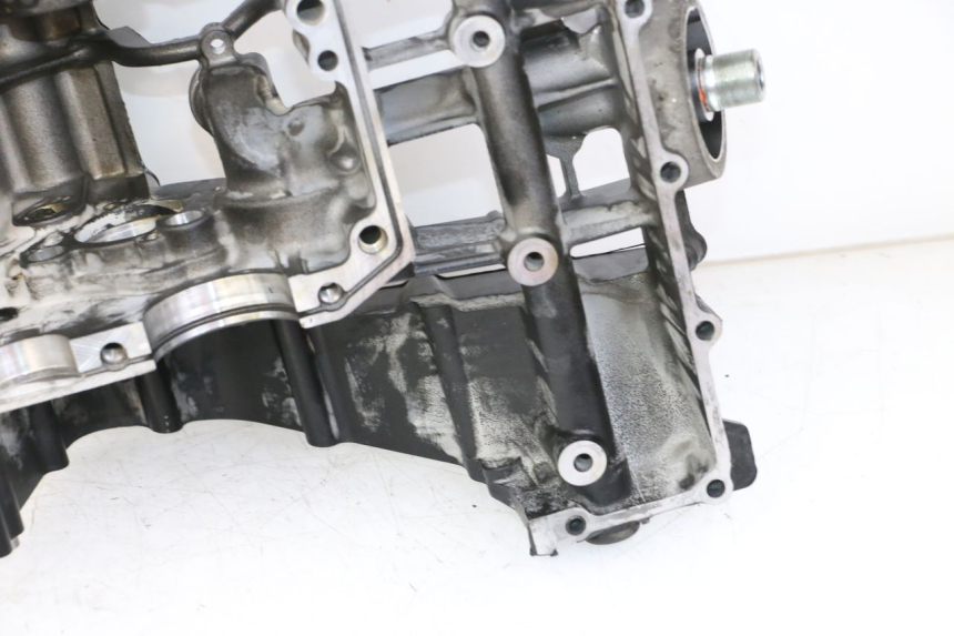 photo de CARTER INFERIOR DO MOTOR SUZUKI GSR 750 (2011 - 2017) - Peça verificada