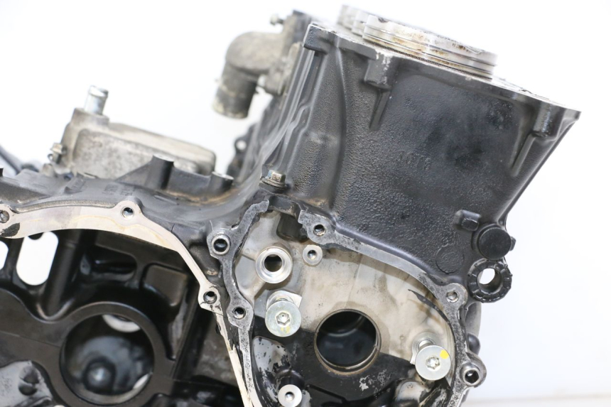 photo de CARTER INFERIOR DO MOTOR SUZUKI GSR 750 (2011 - 2017) - Outro ângulo de visão