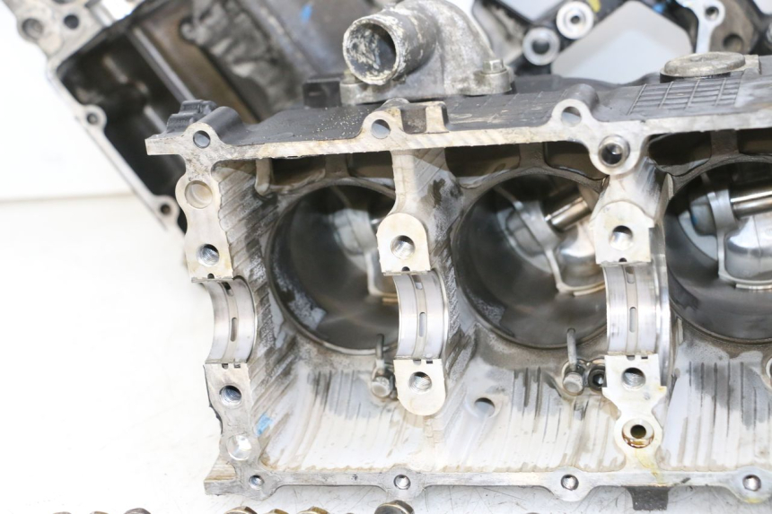 photo de CARTER INFERIOR DO MOTOR SUZUKI GSR 750 (2011 - 2017) - Detalhes característicos