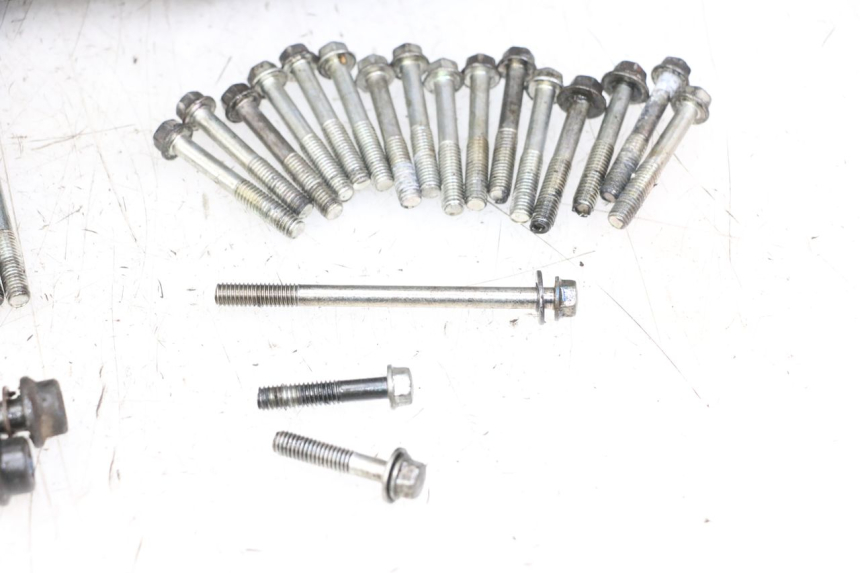 photo de CARTER INFERIOR DO MOTOR SUZUKI GSR 750 (2011 - 2017) - Vista de perto