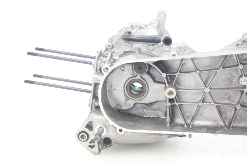 photo de CARTER INFERIOR DO MOTOR APRILIA SXR 50 (2021 - 2023) - Pontos de fixação