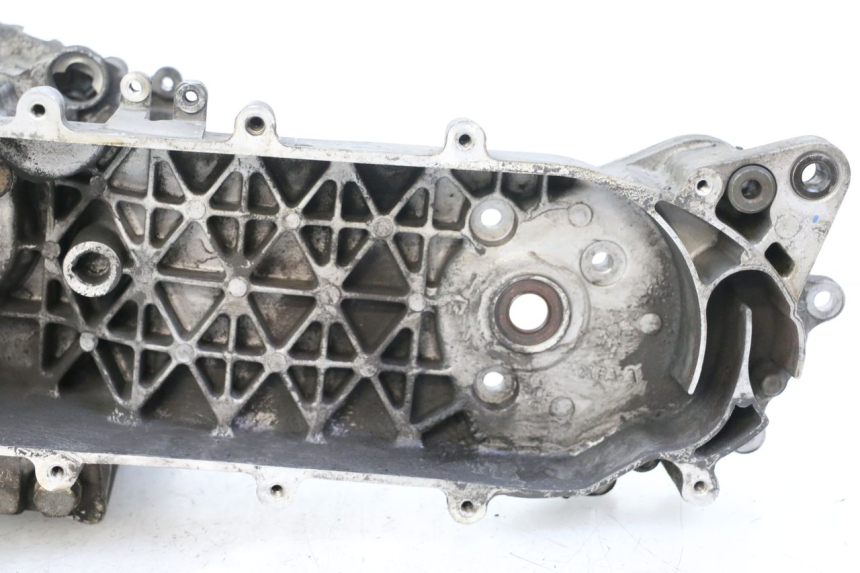 photo de CARTER INFERIOR DO MOTOR SYM ORBIT III 3 4T 50 (2018 - 2021) - Estado da superfície