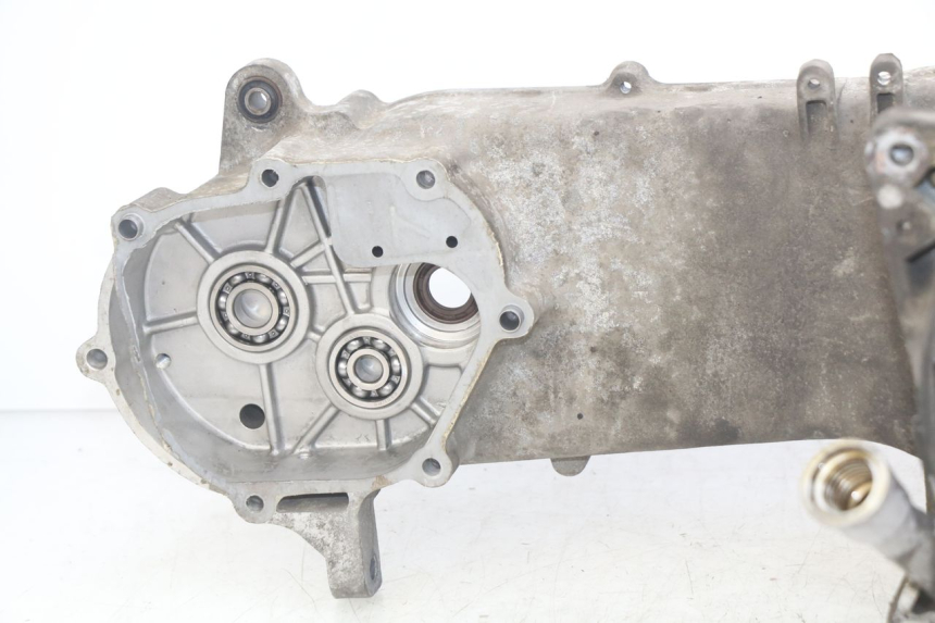 photo de CARTER INFERIOR DO MOTOR SYM SYMPHONY 125 (2009 - 2015) - Vista de perto