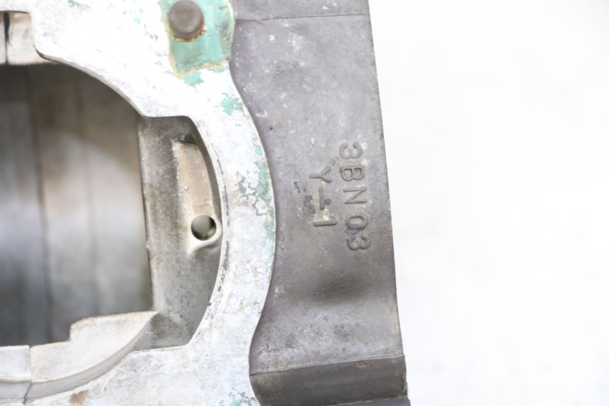 photo de CARTER INFERIOR DO MOTOR YAMAHA TDR DELTABOX 125 (1997 - 2003) - Outro ângulo de visão