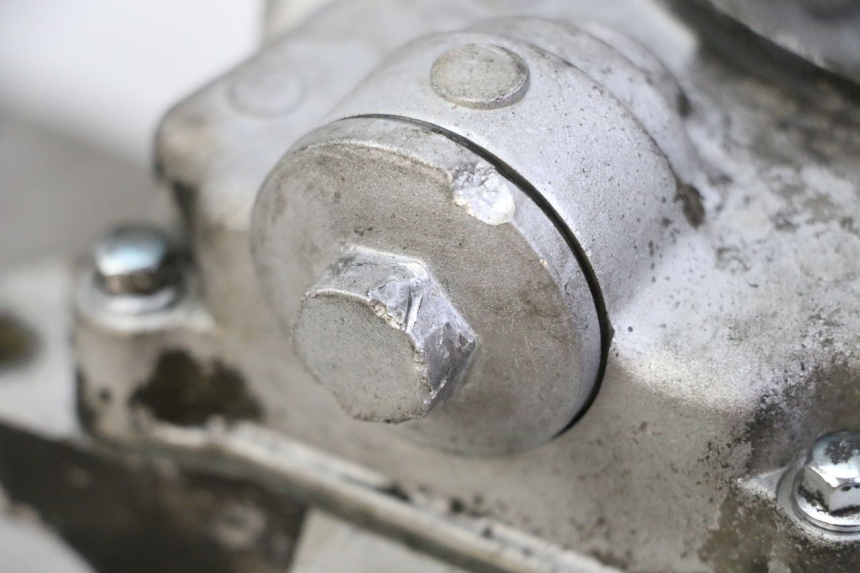 photo de CARTER INFERIOR DO MOTOR PEUGEOT TWEET 4T 50 (2018 - 2022) - Zoom do estado de desgaste