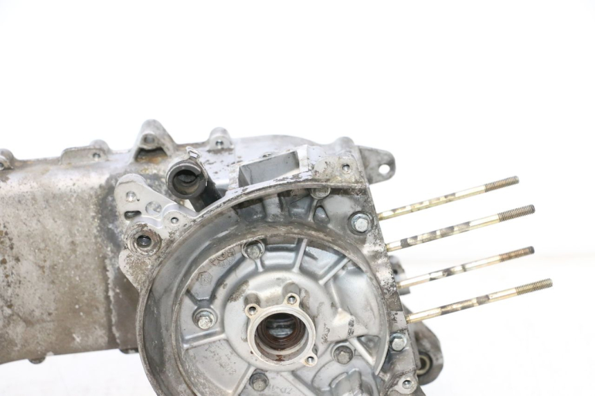 photo de CARCAÇA INFERIOR DO MOTOR PIAGGIO TYPHOON 50 (2000 - 2009) - Detalhes característicos