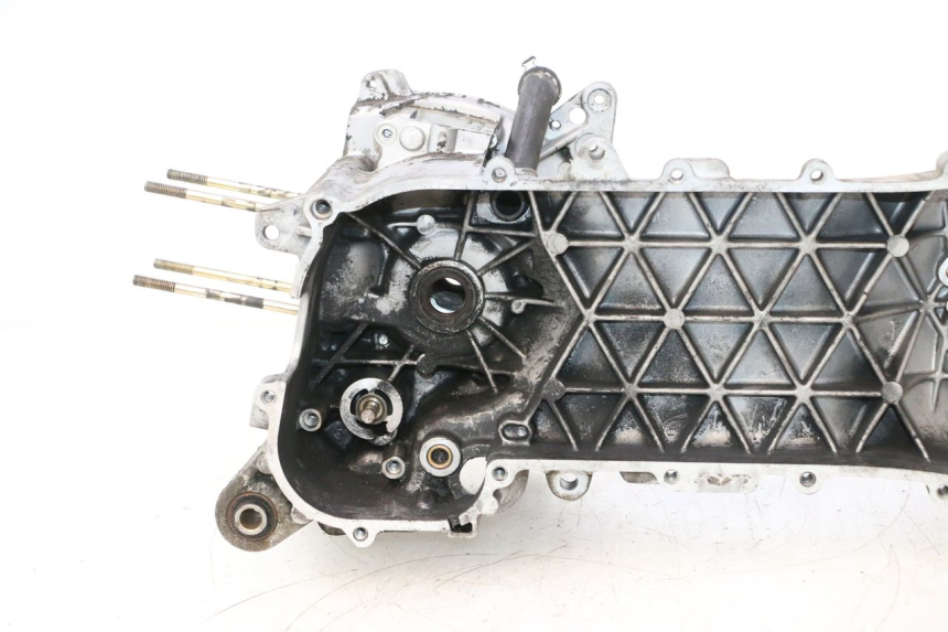 photo de CARCAÇA INFERIOR DO MOTOR PIAGGIO TYPHOON 50 (2000 - 2009) - Pontos de fixação