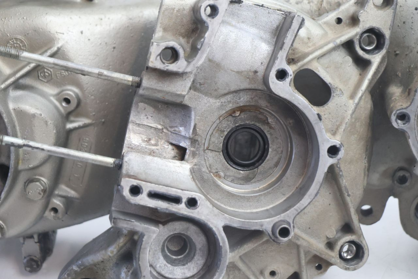 photo de CARTER INFERIOR DO MOTOR PIAGGIO TYPHOON 50 (1993 - 1999) - Outro ângulo de visão