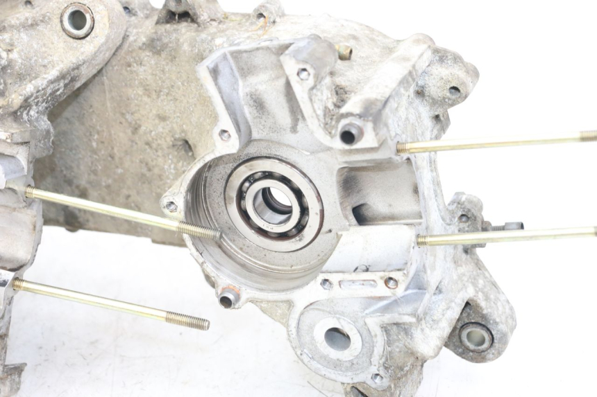 photo de CARTER INFERIOR DO MOTOR PIAGGIO TYPHOON 80 (1994 - 1997) - Detalhes característicos