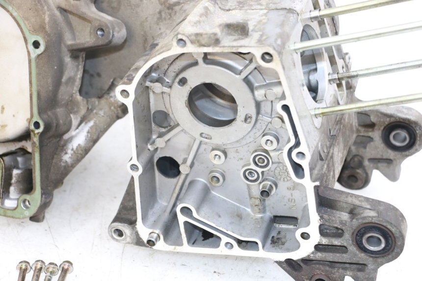 photo de CARTER INFERIOR DO MOTOR PEUGEOT V-CLIC VCLIC 50 (2007 - 2013) - Ampliação dos componentes