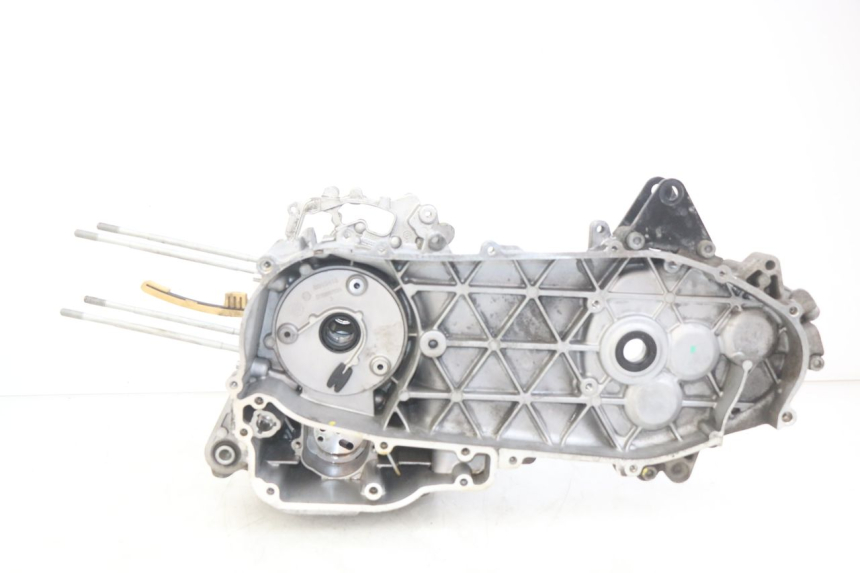 photo de CARTER INFERIOR DO MOTOR PIAGGIO VESPA GTS IGET ABS 125 (2017 - 2023) - Vista principal