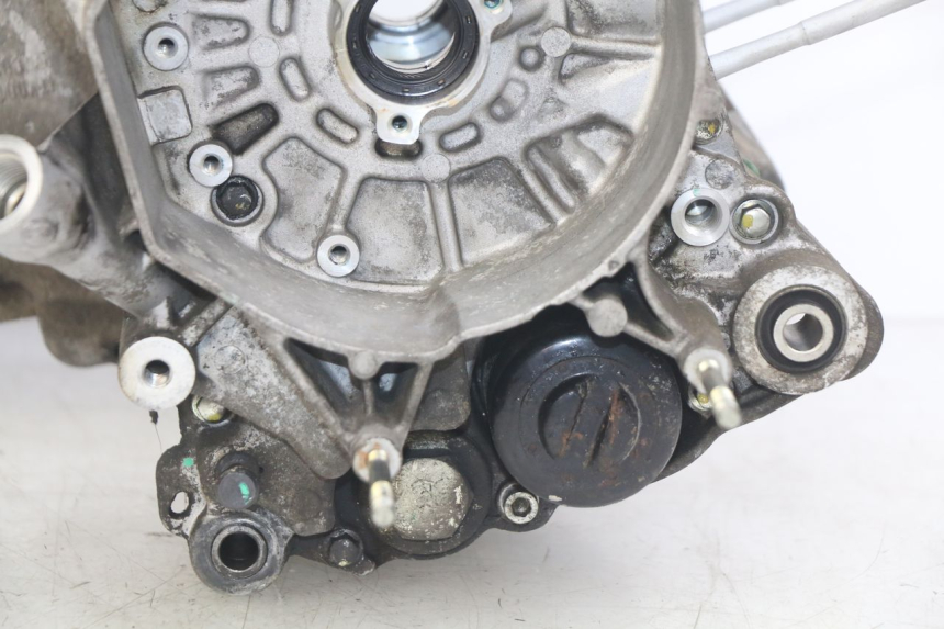 photo de CARTER INFERIOR DO MOTOR PIAGGIO VESPA GTS IGET ABS 125 (2017 - 2023) - Vista de perto
