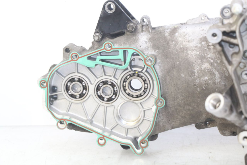 photo de CARTER INFERIOR DO MOTOR PIAGGIO VESPA GTS IGET ABS 125 (2017 - 2023) - Imagem adicional