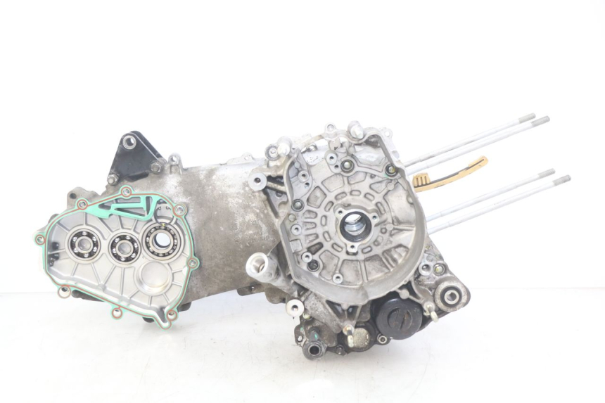 photo de CARTER INFERIOR DO MOTOR PIAGGIO VESPA GTS IGET ABS 125 (2017 - 2023) - Inspeção visual