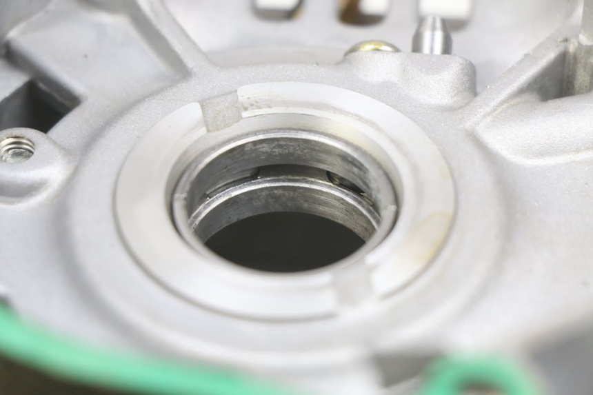 photo de CARTER INFERIOR DO MOTOR PIAGGIO VESPA GTS IGET ABS 125 (2017 - 2023) - Estrutura - ampliação