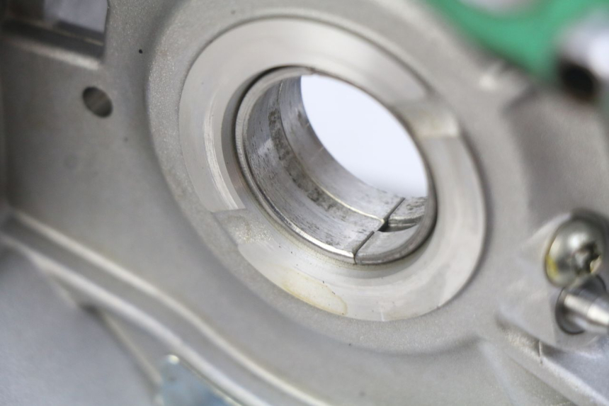 photo de CARTER INFERIOR DO MOTOR PIAGGIO VESPA GTS IGET ABS 125 (2017 - 2023) - Zoom de qualidade