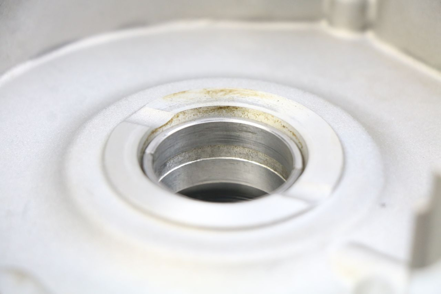 photo de CARTER INFERIOR DO MOTOR PIAGGIO VESPA GTS IGET ABS 125 (2017 - 2023) - Zoom do estado de desgaste