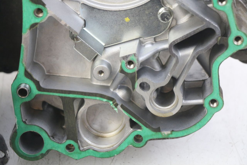 photo de CARTER INFERIOR DO MOTOR PIAGGIO VESPA GTS IGET ABS 125 (2017 - 2023) - Ampliação técnica