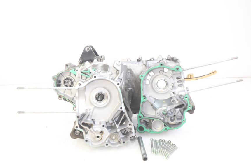 photo de CARTER INFERIOR DO MOTOR PIAGGIO VESPA GTS IGET ABS 125 (2017 - 2023) - Outro ângulo de visão