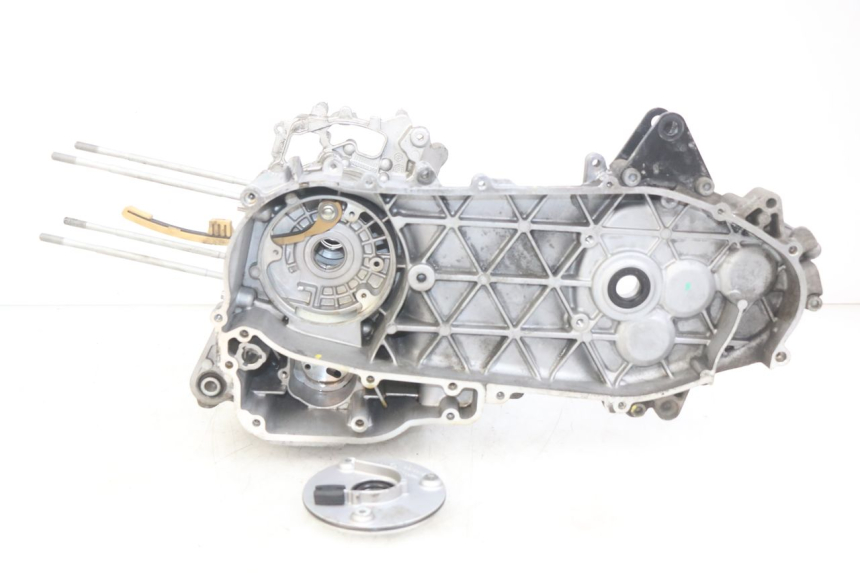 photo de CARTER INFERIOR DO MOTOR PIAGGIO VESPA GTS IGET ABS 125 (2017 - 2023) - Marcações e referências