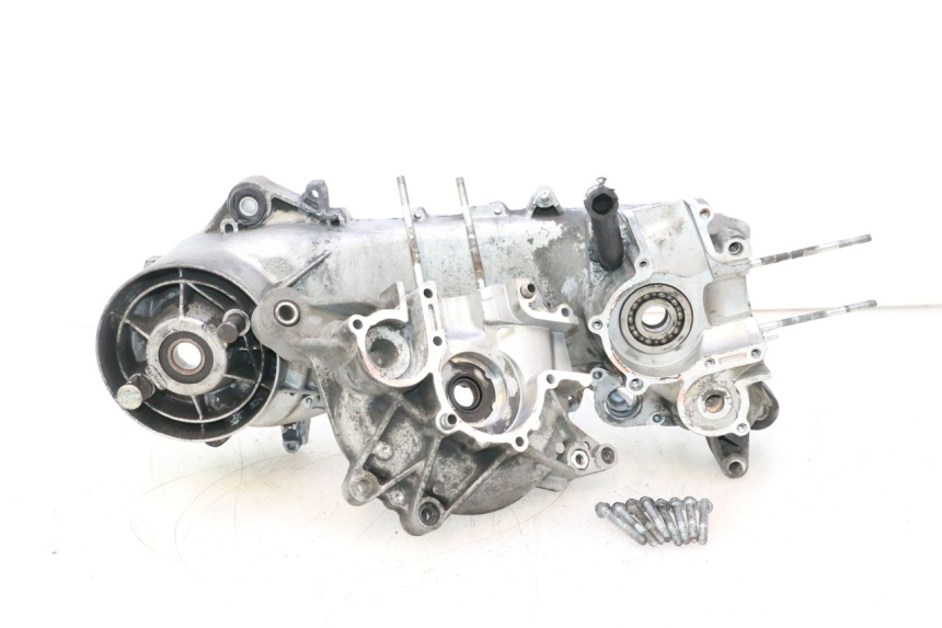 photo de CARCAÇA INFERIOR DO MOTOR PIAGGIO VESPA PRIMAVERA 2T 50 (2013 - 2018) - Vista principal