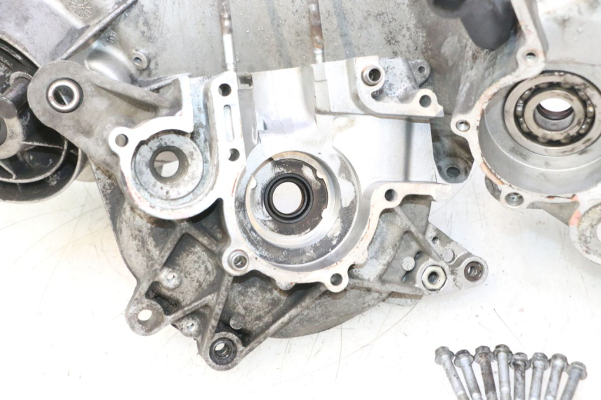 photo de CARCAÇA INFERIOR DO MOTOR PIAGGIO VESPA PRIMAVERA 2T 50 (2013 - 2018) - Detalhe da peça