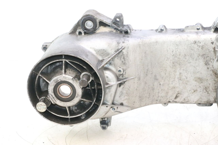 photo de CARCAÇA INFERIOR DO MOTOR PIAGGIO VESPA PRIMAVERA 2T 50 (2013 - 2018) - Ângulo alternativo