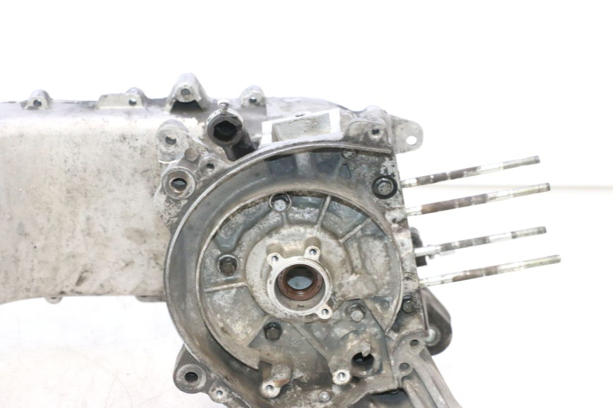 photo de CARCAÇA INFERIOR DO MOTOR PIAGGIO VESPA PRIMAVERA 2T 50 (2013 - 2018) - Vista de perfil