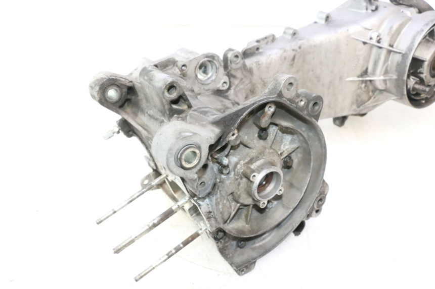 photo de CARCAÇA INFERIOR DO MOTOR PIAGGIO VESPA PRIMAVERA 2T 50 (2013 - 2018) - Detalhe da peça