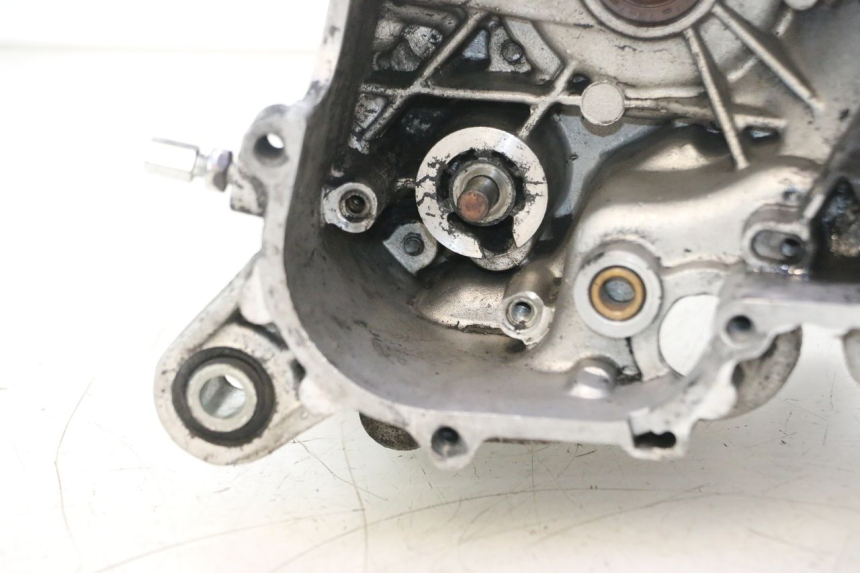 photo de CARCAÇA INFERIOR DO MOTOR PIAGGIO VESPA PRIMAVERA 2T 50 (2013 - 2018) - Marcações e referências