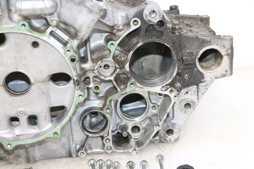 photo de CARCAÇA INFERIOR DO MOTOR HONDA VFR FI RC46 800 (1998 - 2001) - Vista de perto