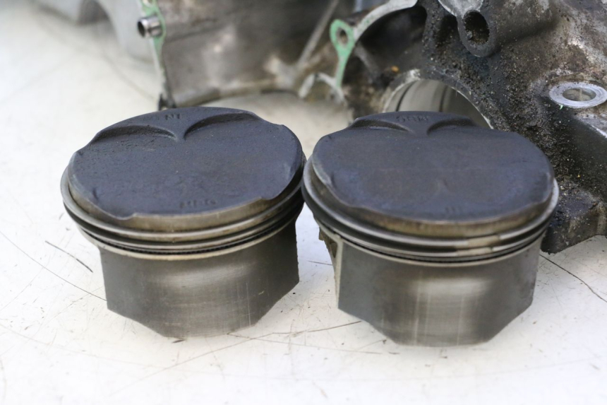 photo de CARCAÇA INFERIOR DO MOTOR HONDA VFR FI RC46 800 (1998 - 2001) - Vista de perfil